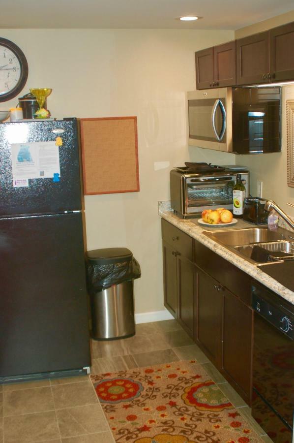 Blue Bear Den 3BR 2BA DTC Private Apt Hot Tub Exterior foto