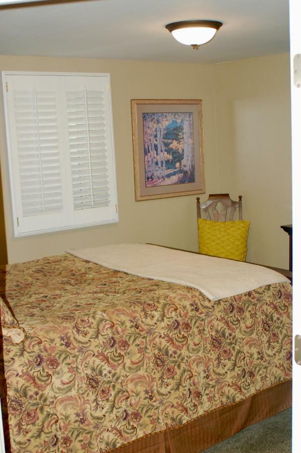 Blue Bear Den 3BR 2BA DTC Private Apt Hot Tub Exterior foto
